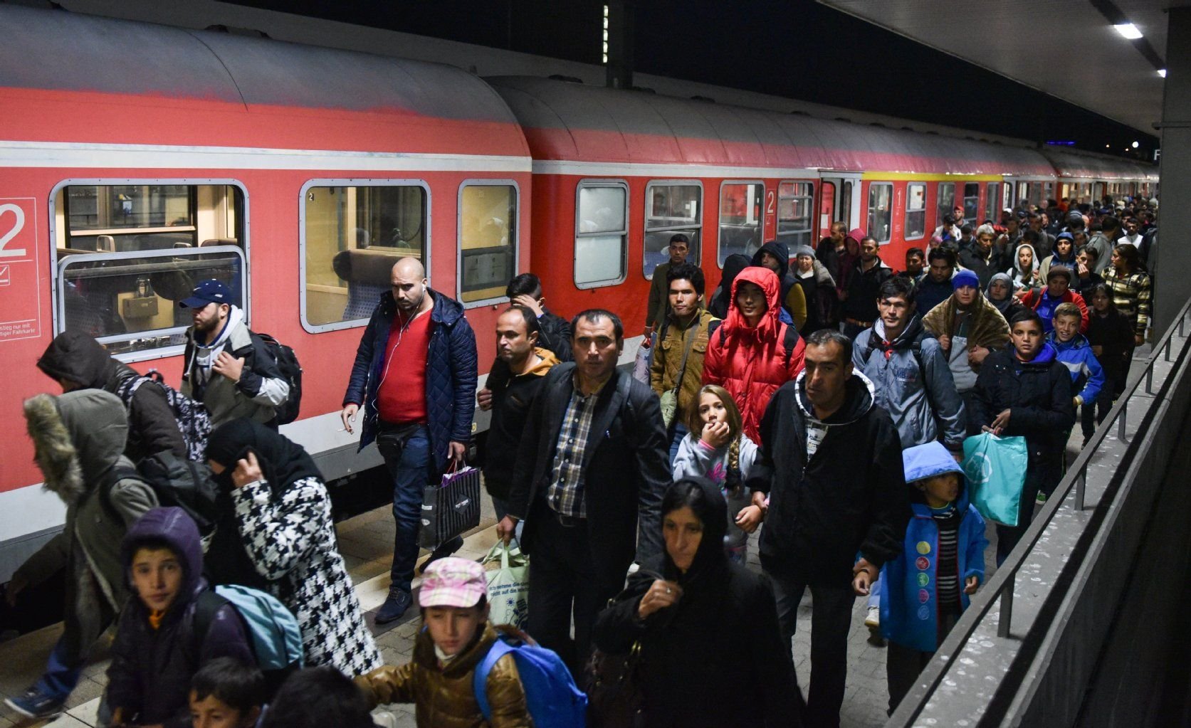 „Unser System war auf einen solchen Ansturm nicht vorbereitet“, gesteht der Innenminister angesichts der Zahl von Flüchtlingen, die im Sommer nach Deutschland gekommen sind, ein.