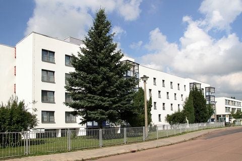 Das DRK-Seniorenzentrum «Kyffhäuserblick» in Sangerhäuser Stadtteil Südwest. (FOTO: SCHUMANN)