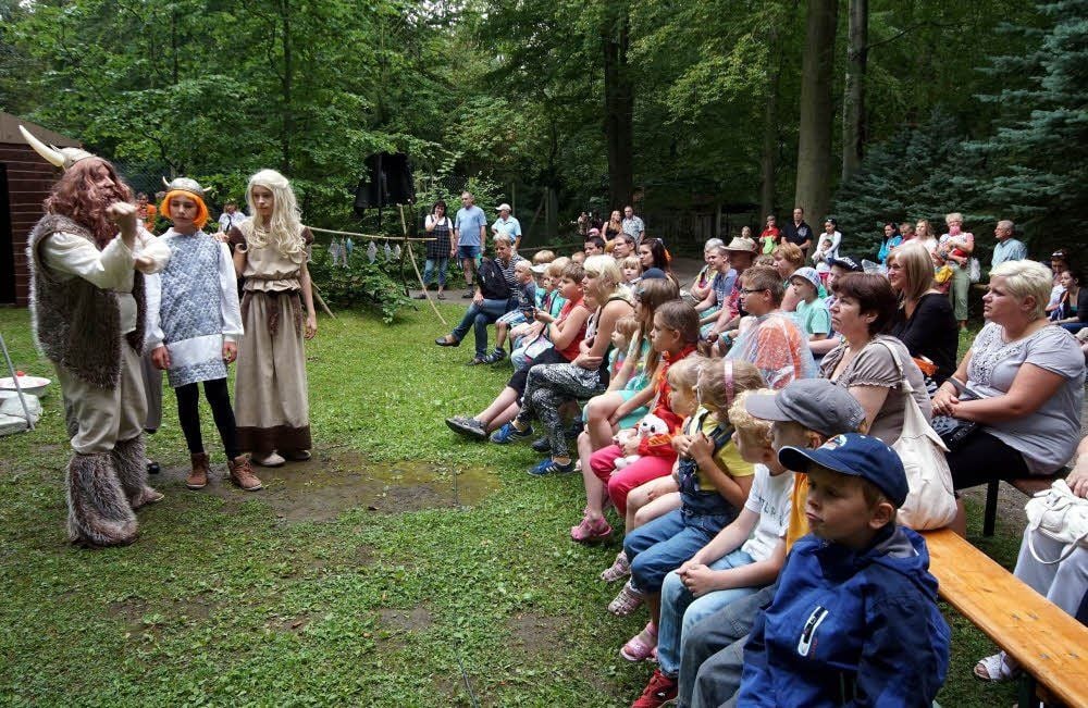 Zum Tierparkfest zeigte das Kinder- und Jugend-Theater Thale Ausschnitte aus „Mein Freund Wickie“.