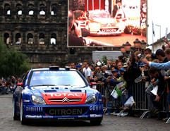 Die amtierenden Rallye-Weltmeister Sebastien Loeb (Frankreich) und Daniel Elena (Monaco) starten am Donnerstagabend(10.08.2006) an der Porta Nigra in Trier zur ADAC Deutschland Rallye. (Foto: dpa)