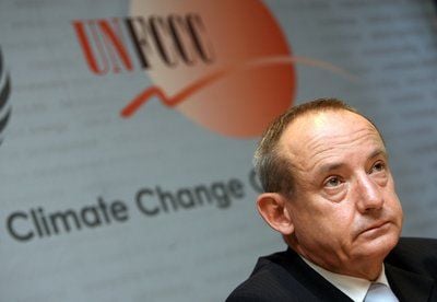 Der UN-Sekretär für Klimafragen, Yvo de Boer, erläutert in Bonn die Erwartungen an die UN-Klimakonferenz Anfang Dezember in Posen. (FOTO: DPA)