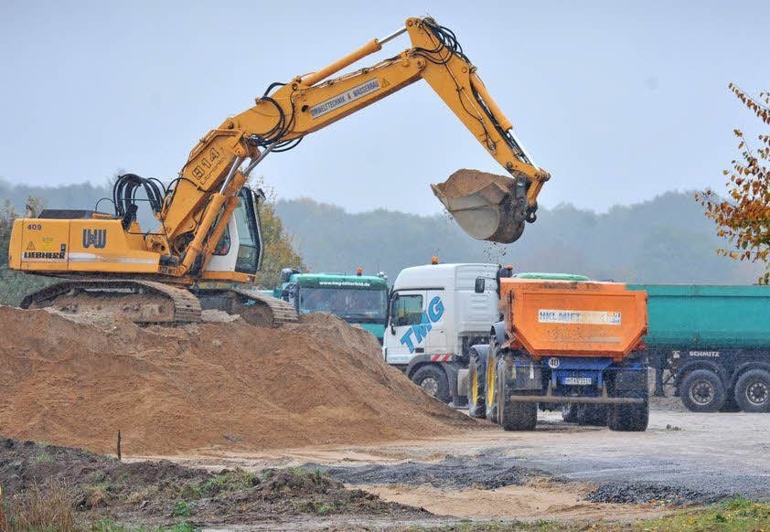 Auf einem Feld zwischen Hinsdorf und Fraßdorf soll eine neue Kiesgrube erschlossen werden.