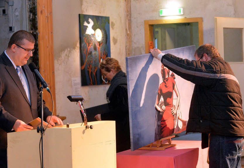 Ein Dutzend Kunstwerke der Schau „Musenrausch“ wechselte bei der von Sven Reinald (li.) geleiteten Auktion im Simonetti-Haus den Besitzer.