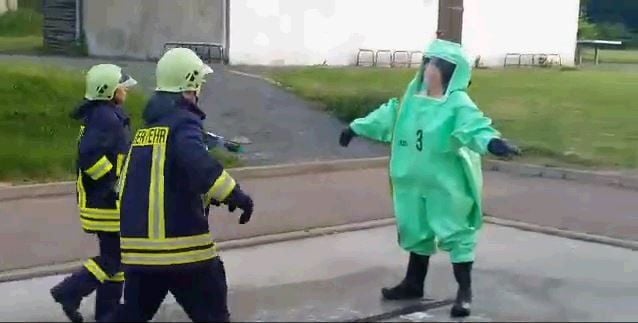 Die Freiwillige Feuerwehr Helbra bei der "Cold Water Challange".