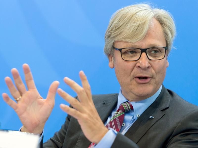 DIHK-Hauptgeschäftsführer Martin Wansleben spricht in Berlin. Foto: Monika Skolimowska/dpa