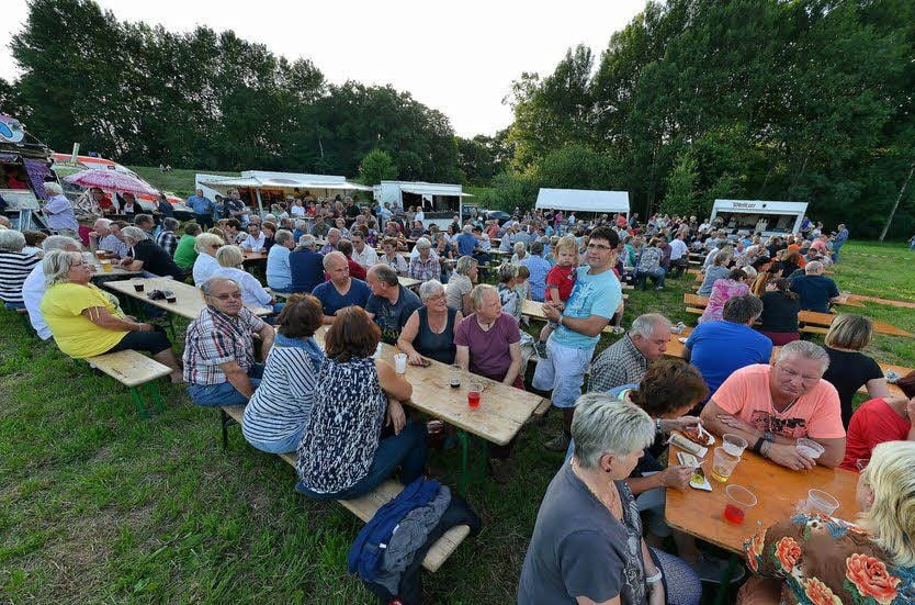 Das Sandsackfest hat sich zum Stadtteilfest in Ziebigk/Siedlung gemausert. Rund 800 Gäste kamen am Sonnabendabend.