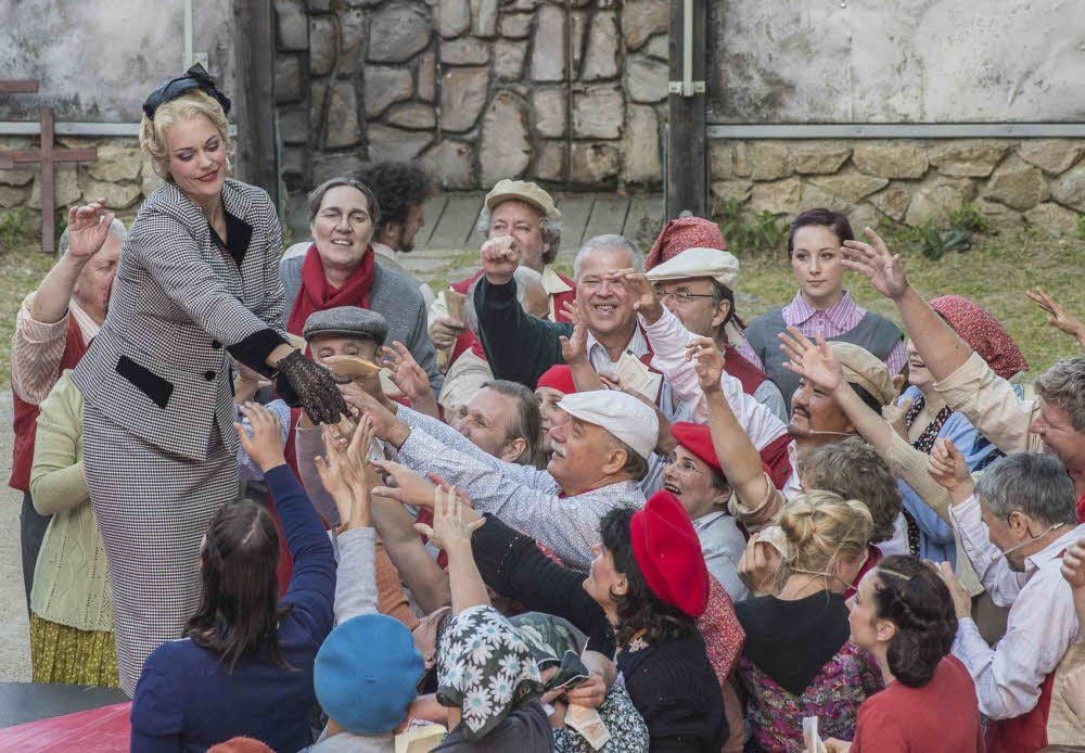 Regina Pätzer in der Rolle der Eva Perón in „Evita“ im Harzer Bergtheater.