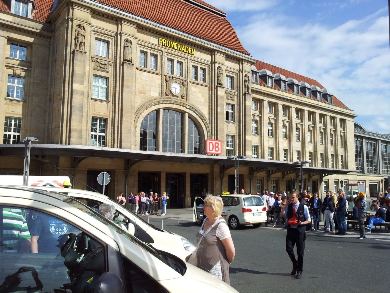 Nach dem Fund einer Fliegerbombe in Leipzig werden Zugverbindungen nach Chemnitz durch Taxifahrten ersetzt.