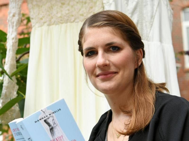 Hannah Winkler hat sich intensiv mit dem Thema Brautkleid beschäftigt. Foto: Holger Hollemann