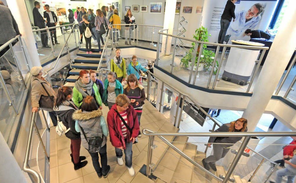 Es war ein Kommen und Gehen bei den Stadtwerken in Wolfen-Nord. Junge Leute und auch die Eltern informierten sich über die Ausbildung.