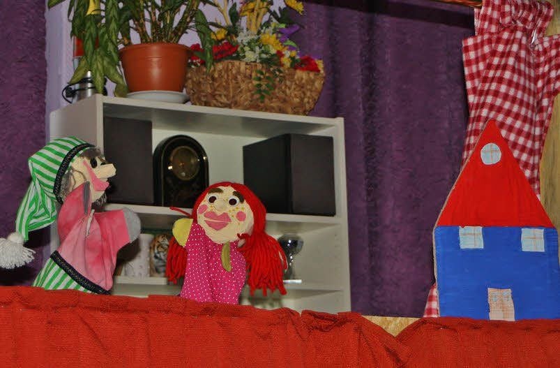 Die Puppen und die Kulissen wurden von den Puppenspielern hergestellt.