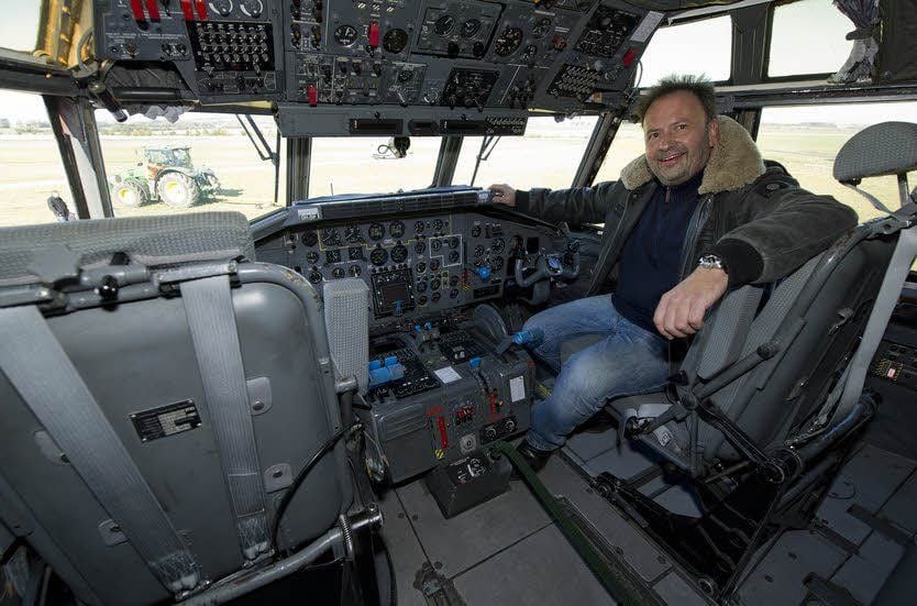 Museums-Chef Clemens Aulich im Cockpit seiner Transall in Ballenstedt.