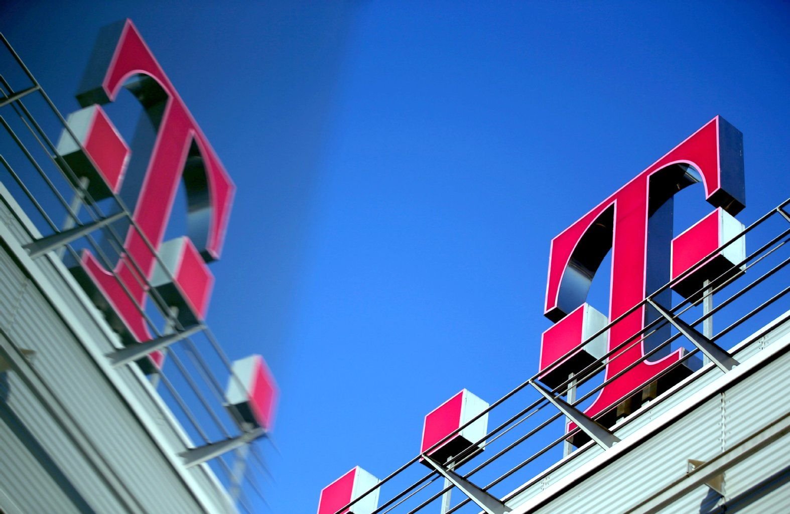 Kunden der Deutschen Telekom melden massive Störungen von Telefon- und Internetleitungen.