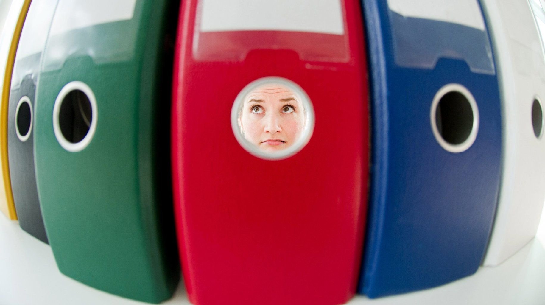 Viele Introvertierte tauchen lieber ab als sich aktiv im Job einzubringen. Doch mit kleinen Tricks können sie sich selbst überlisten.