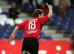 Der Hannoveraner Michael Tarnat jubelt über sein Tor. (Foto: dpa)