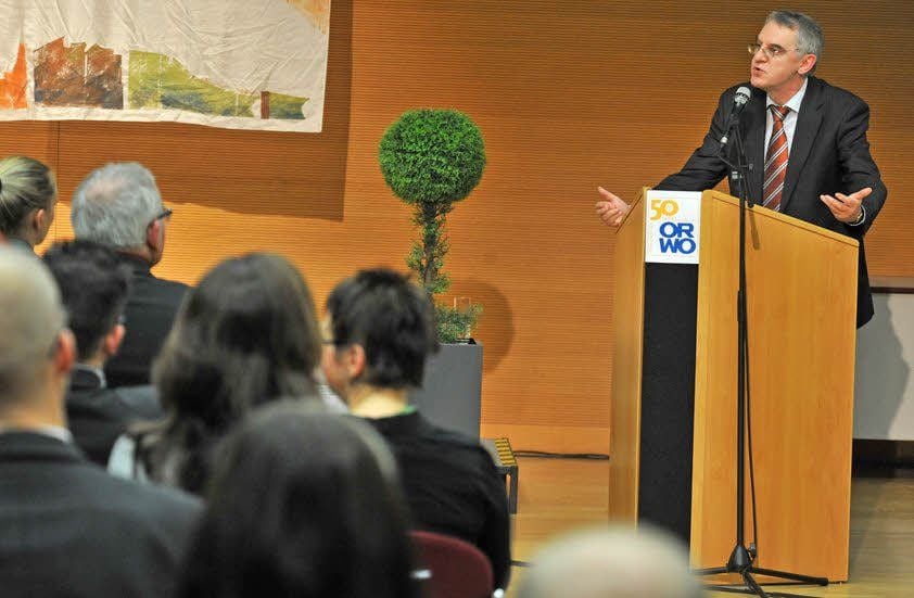 Parforceritt durch Geschichte: Der Wirtschaftshistoriker Rainer Karlsch blickt in das Gestern und Heute.