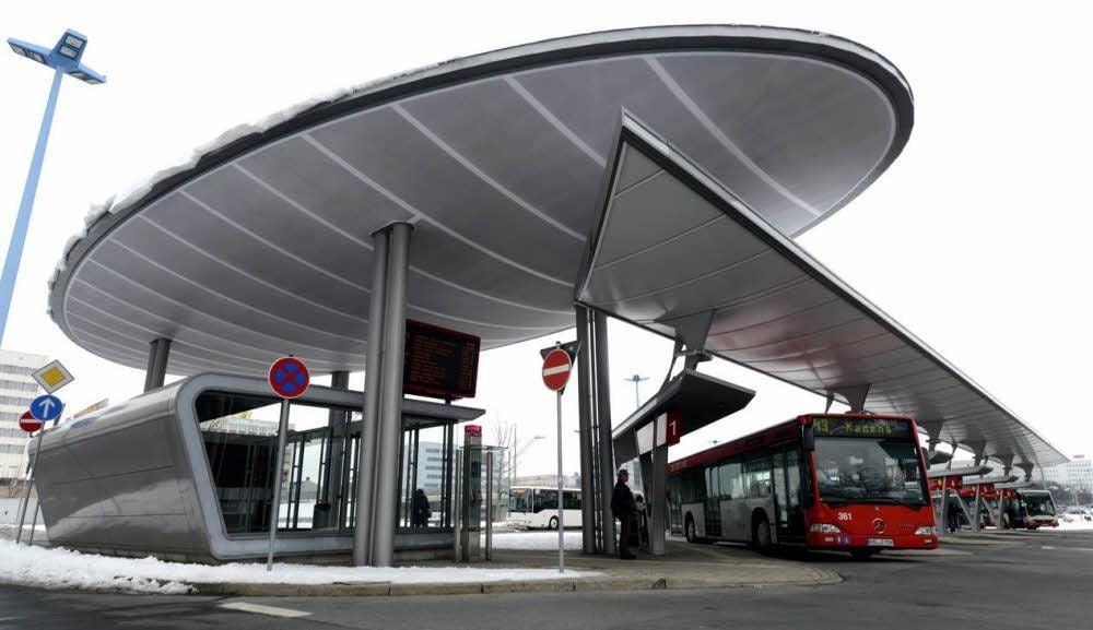Fans vom Bundesligisten Hertha BSC wurden in der Nacht zu Sonntag am halleschen Busbahnhof angegriffen.