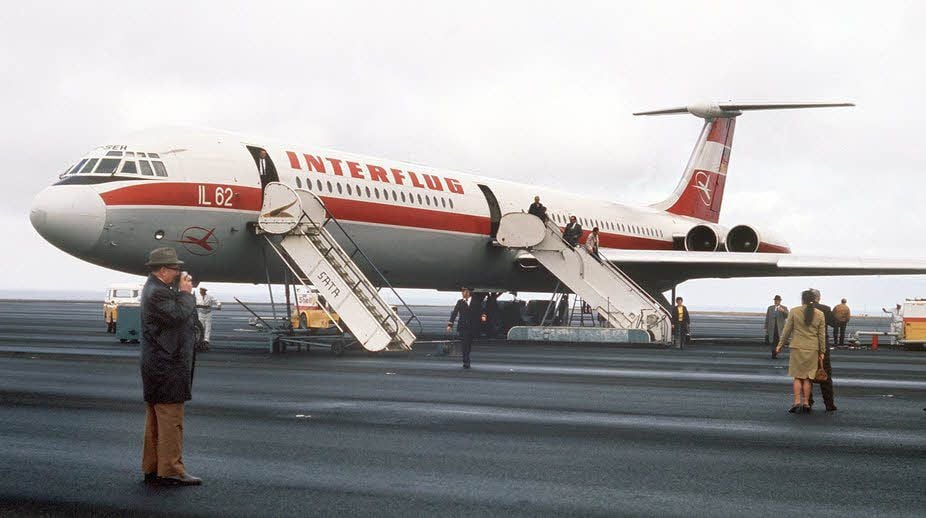 Am 10. September 1958 wurde die Interflug gegründet. Die Vorgängerin, die Lufthansa der DDR, verlor einen Streit um Marken- und Namensrechte mit der westdeutschen Lufthansa.