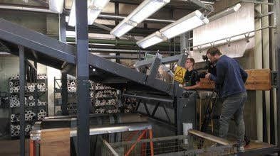 Hochkomplex: die Herstellung von Bodenbelägen.