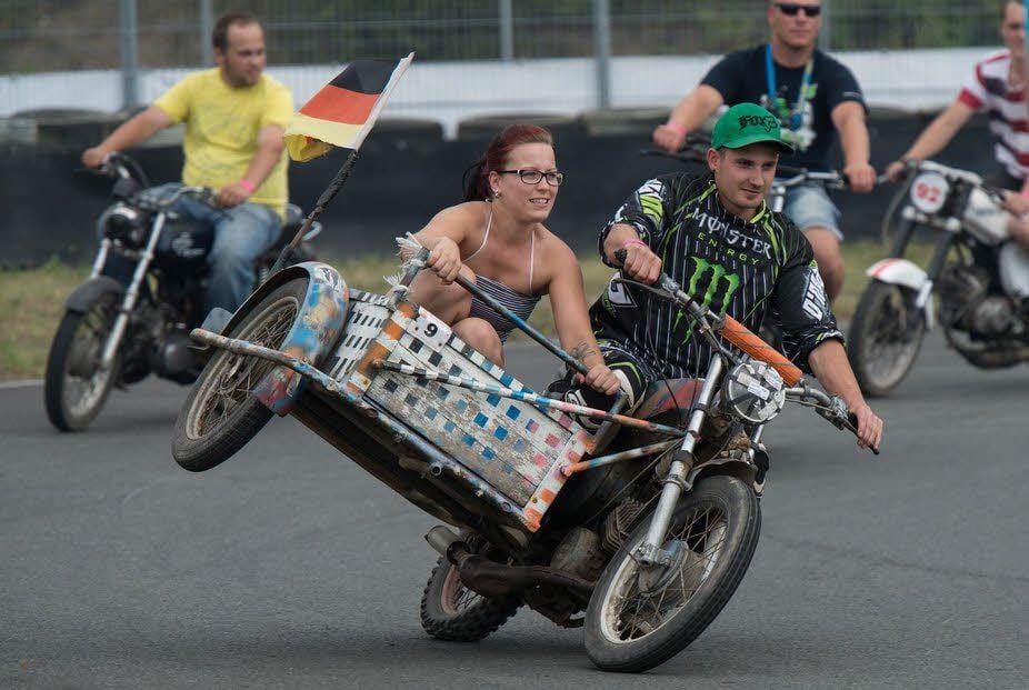 Mancher Passagier im Beiwagen verlor beim Rennen auf dem Harz-Ring in Reinstedt schon mal die Bodenhaftung.