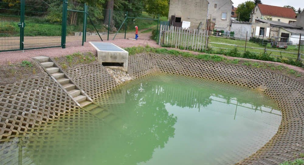 In Kölzen ist im vergangenen Jahr der Feuerlöschteich fertiggestellt worden. Auf sein Wasser kann nun zugegriffen werden, wenn es brennt.