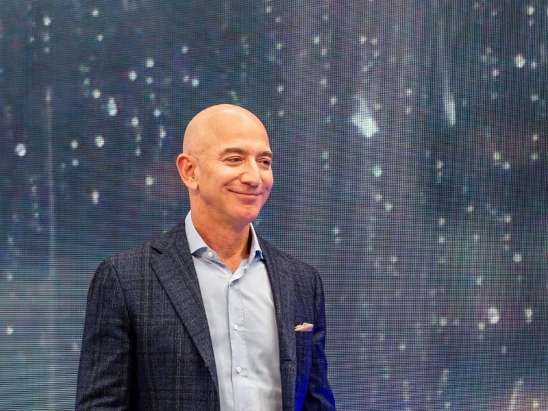 Jeff Bezos hat sich einem Medienbericht zufolge in Beverly Hills für rund 150 Millionen Euro ein Luxusanwesen gekauft. Foto: Andrej Sokolow/dpa