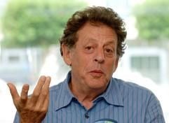 Der US-Komponist Philip Glass. Der kontrovers diskutierte Schöpfer von so unterschiedlichen Werken wie der vierstündigen Oper «Einstein on the Beach» und dem Soundtrack zum Hollywood-Film «Die Truman Show» gilt seit langem als führender Vertreter des musikalischen Minimalismus. (Foto: dpa)