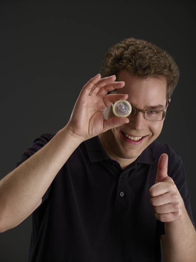 Jan Vinzenz Krause mit Kondom