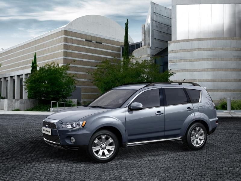 Sein Gewicht macht dem Outlander zu schaffen: Die Spurstangenköpfe sind zu schwach ausgelegt und die Bremsscheiben machen Ärger. Foto: Mitusbishi