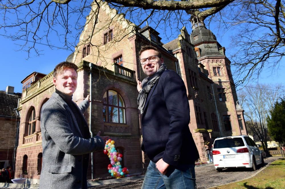 Phil Stewman (links) und Florian Wend freuen sich auf ihre neue Aufgabe mit der Tagespflege im Schloss Gerbstedt.