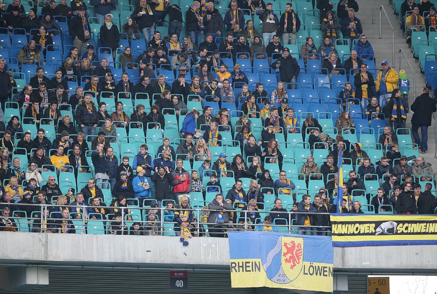 Nur wenige Fans begleiteten die Eintracht am Sonntag nach Leipzig - ein Großteil protestierte daheim.