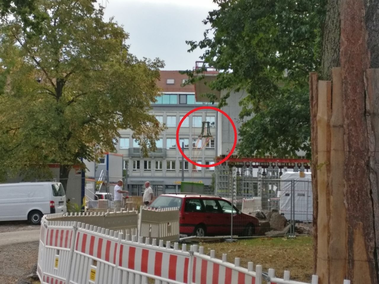 Die Richtkrone zeugt noch von den Feierlichkeiten.