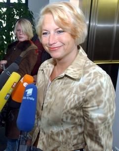 Cornelia Pieper, Generalsekretärin der FDP, beantwortet in Berlin Fragen von Jornalisten. (Archivfoto: dpa)