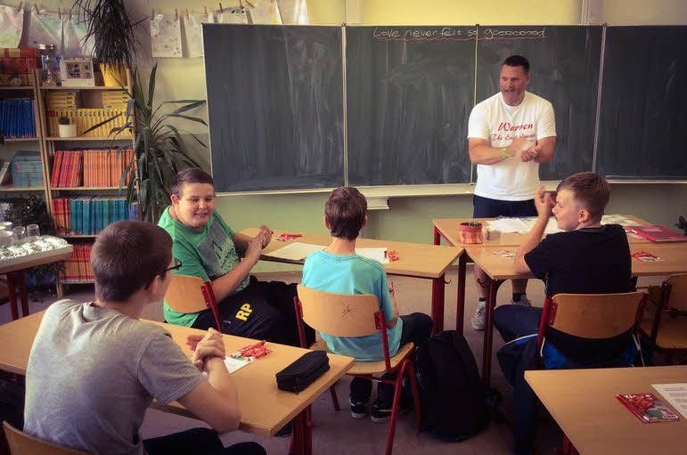 Warren Green bei der Unterrichtsstunde in Englisch in Ermsleben.