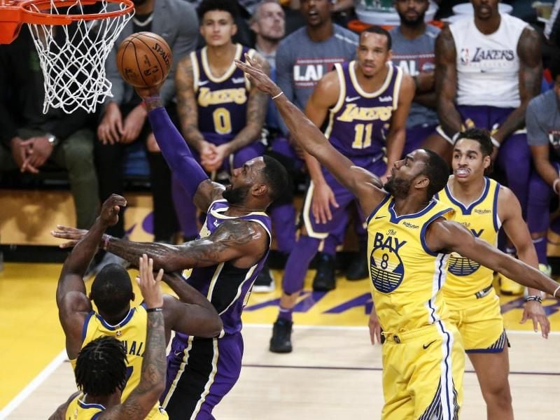 Lakers-Superstar LeBron James (M) zeigte Golden State die Grenzen auf. Foto: Ringo Chiu/ZUMA Wire/dpa