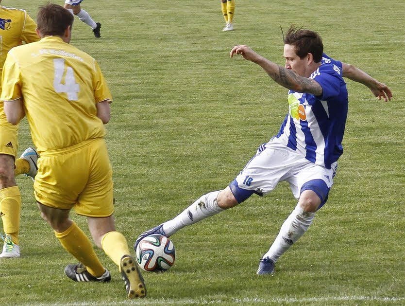 Zorbaus Siegtorschütze Kevin Haschke spielt Miroslav Risian aus.