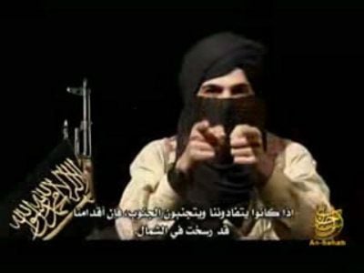 Ausschnitt aus der bislang letzten Terror-Videobotschaft, die vor zehn Tagen im Internet veröffentlicht worden war. (FOTO: DPA)