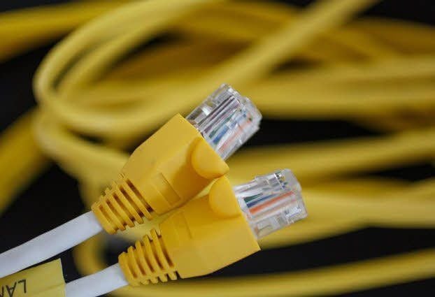Gelbe Computer-Kabel