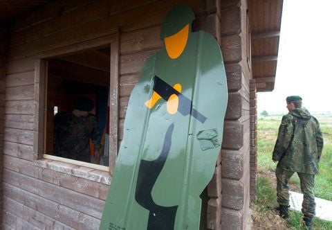 Die Bundeswehr hat mit dem Bau der Übungsstadt «Schnöggersburg» begonnen. (SYMBOLFOTO: DPA)