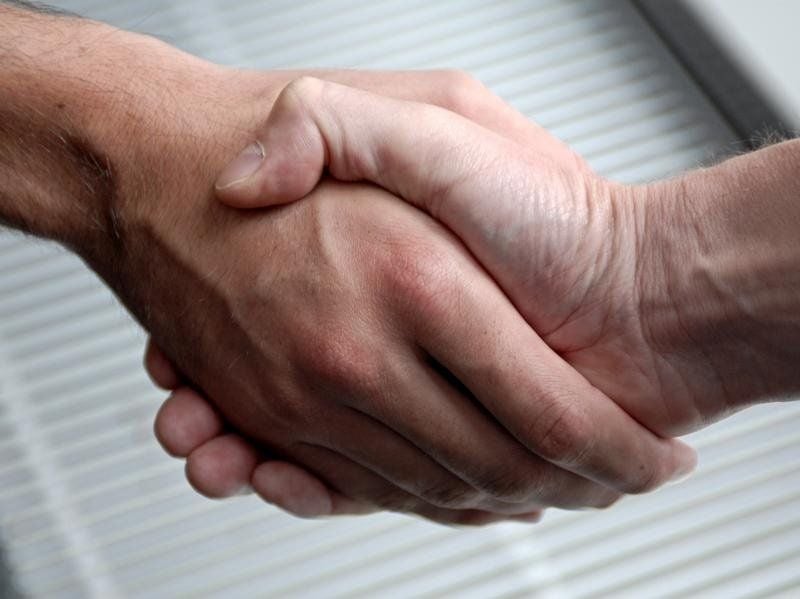 Da staunte selbst die Fachwelt: Das natürliche Ziel der Motivationssysteme im Gehirn sind soziale Gemeinschaft und glückliche Beziehungen mit anderen Individuen.