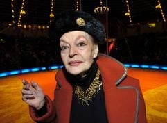 Die Schauspielerin Margot Hielscher steht vor der Premiere des Winterprogramms des Circus Krone in München in der Manege. (Archivfoto vom 25.12.2003: dpa) (Foto: MZ)