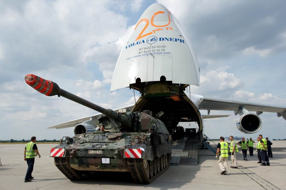 Das war einmal: Eine Panzerhaubitze der Bundeswehr kehrt mit einer AN 124 von Volga Dnepr zurück aus Afghanistan.