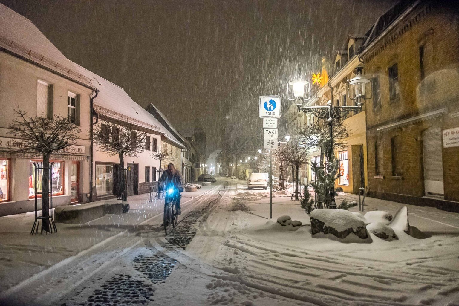 Die Gräfenhainicher Straßen sind bereits schneebedeckt.
