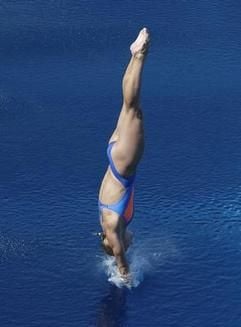 Ditte Kotzian springt bei den Schwimm-Weltmeisterschaften in Barcelona vom 3-Meter-Brett. (Foto: dpa)