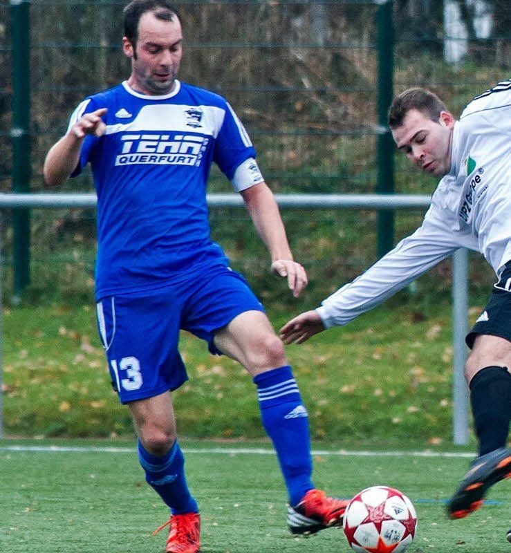 Der Farnstädter Kapitän Stefan Busch (l.) überzeugt stets mit Willen und Einsatzbereitschaft.