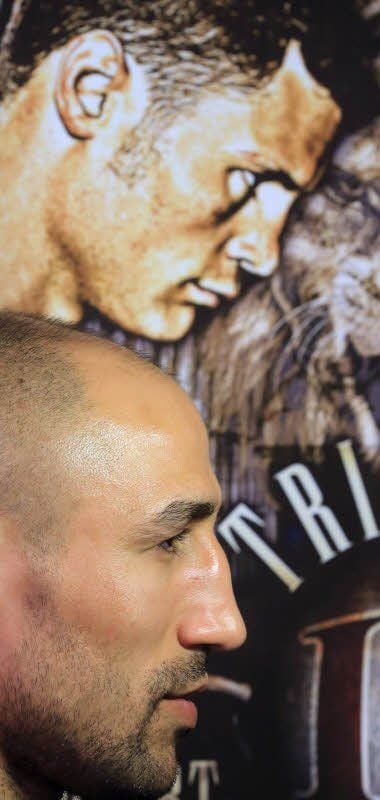 Weltmeister Robert Stieglitz thront - als Bild - über Arthur Abraham.