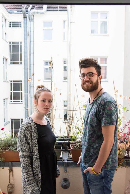 WG-Leben in Neukölln: Rebecca de Vries beherbergt Abdullah Sa in ihrem Gästezimmer.