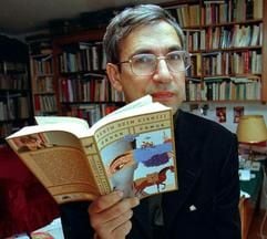 Der türkische Schriftsteller Orhan Pamuk in seiner Wohnung in Istanbul . Pamuk ist Preisträger des Friedenspreises des Deutschen Buchhandels 2005. (Foto: dpa)