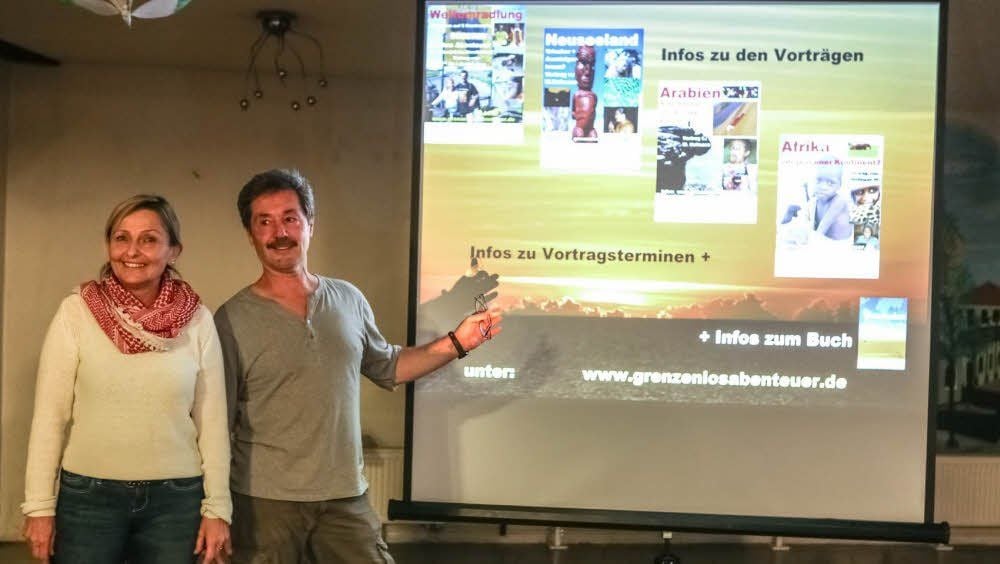 Gisela und Wilfried Hofmann vor ihrem gut besuchten Vortrag im Gasthof „Stadt Weißenfels“.