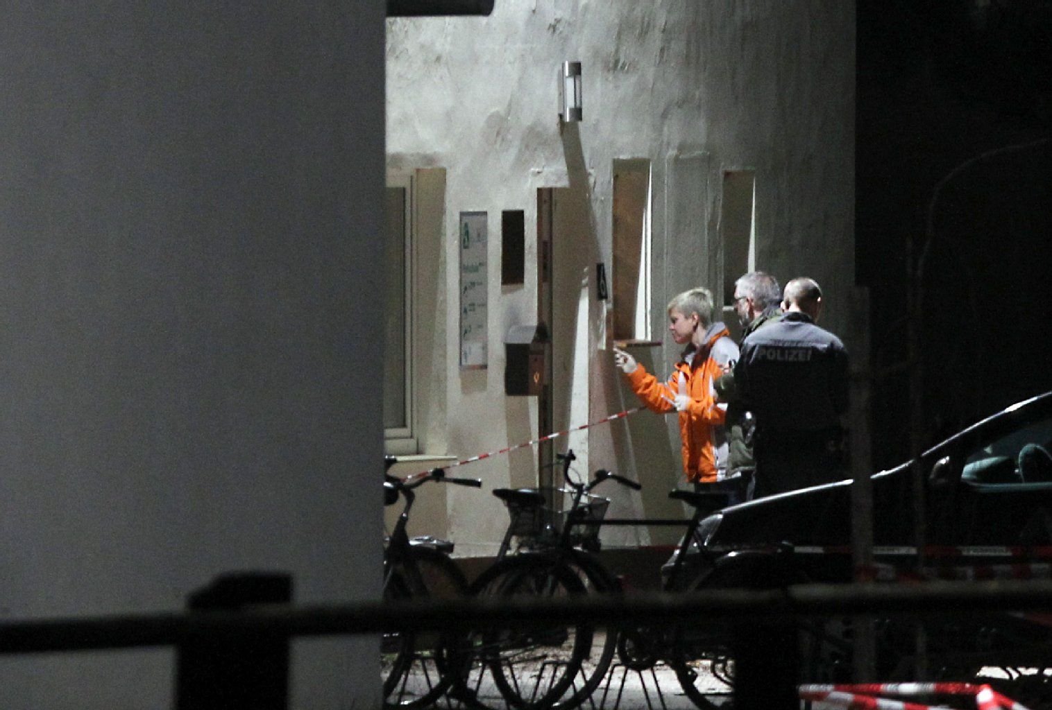 Der noch unbekannte Täter sei flüchtig, sagte ein Polizeisprecher.